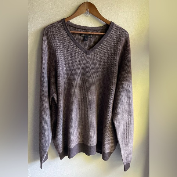 JoS. A. Bank Reserve Wool Blend V Neck Sweater. Brown and Tan Herringbone. XL - Picture 2 of 13